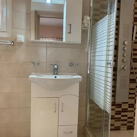 Ey House Halikounas