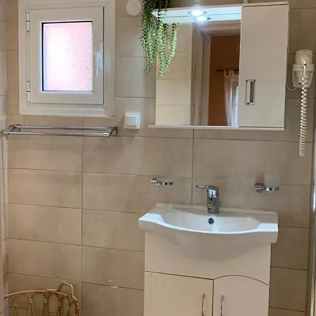 Semesterbostad Ey House Halikounas
